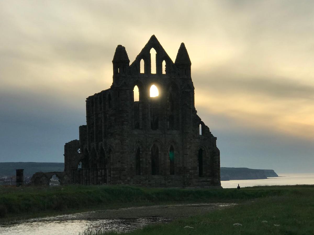Low Tide Whitby Eksteriør billede
