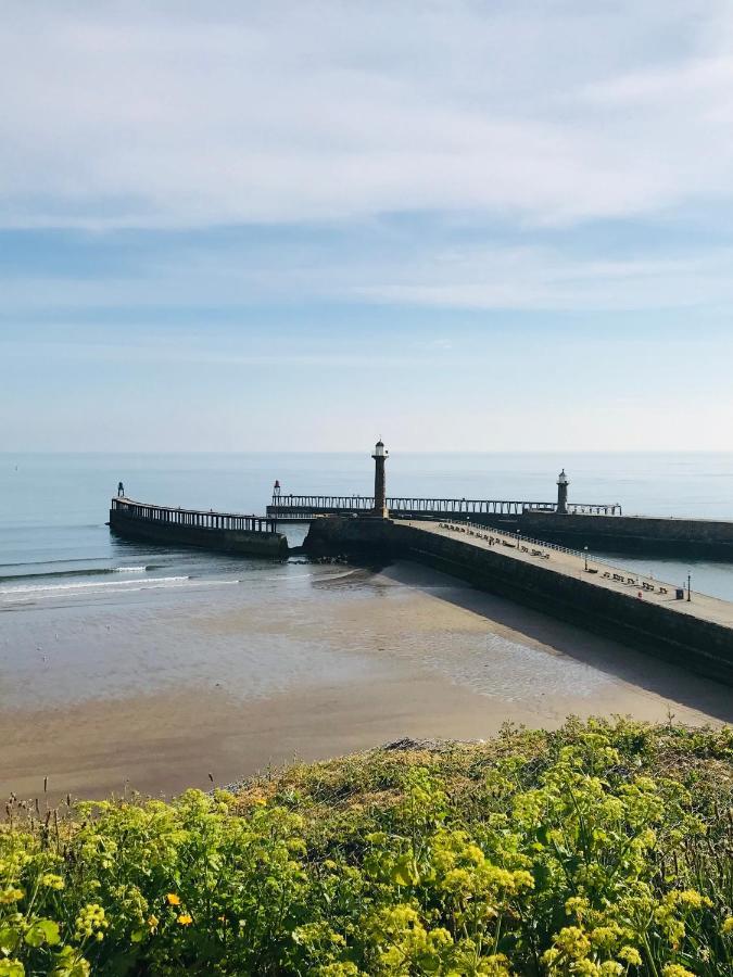 Low Tide Whitby Eksteriør billede
